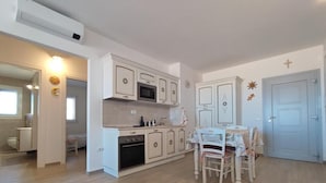 Apartment, 2 Schlafzimmer, Raucher, Balkon | Esszimmer