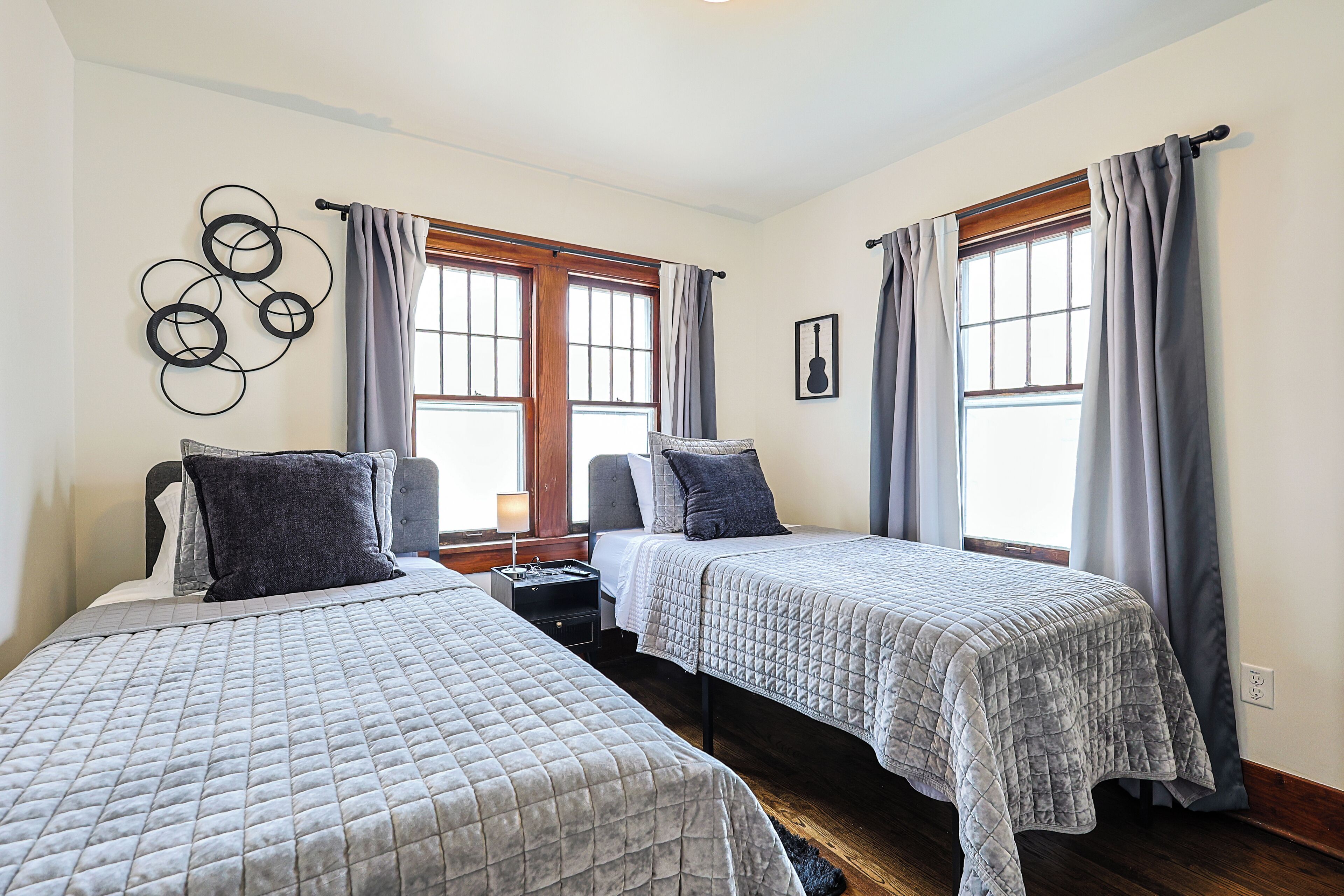 2 bedrooms, desk, iron/ironing board, WiFi