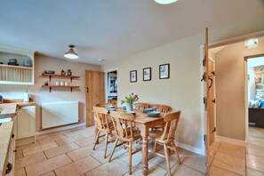 Cottage | Dining - Cottage in Bellerby With Private Hot Tub (Leyburn)