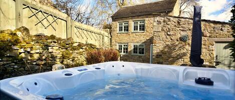 Cottage | Tab spa terbuka