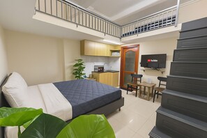 Tradisjonell leilighet | Minibar, skrivebord, wi-fi (inkludert) og sengetøy