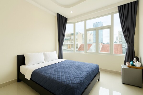 Minibar, desk, free WiFi, bed sheets