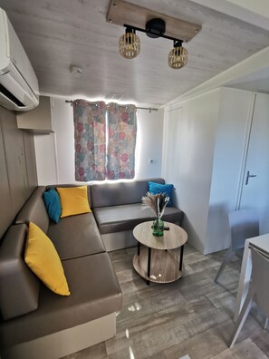 Televisión, mesa de ping pong