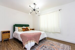 3 bedrooms, free WiFi, bed sheets, wheelchair access