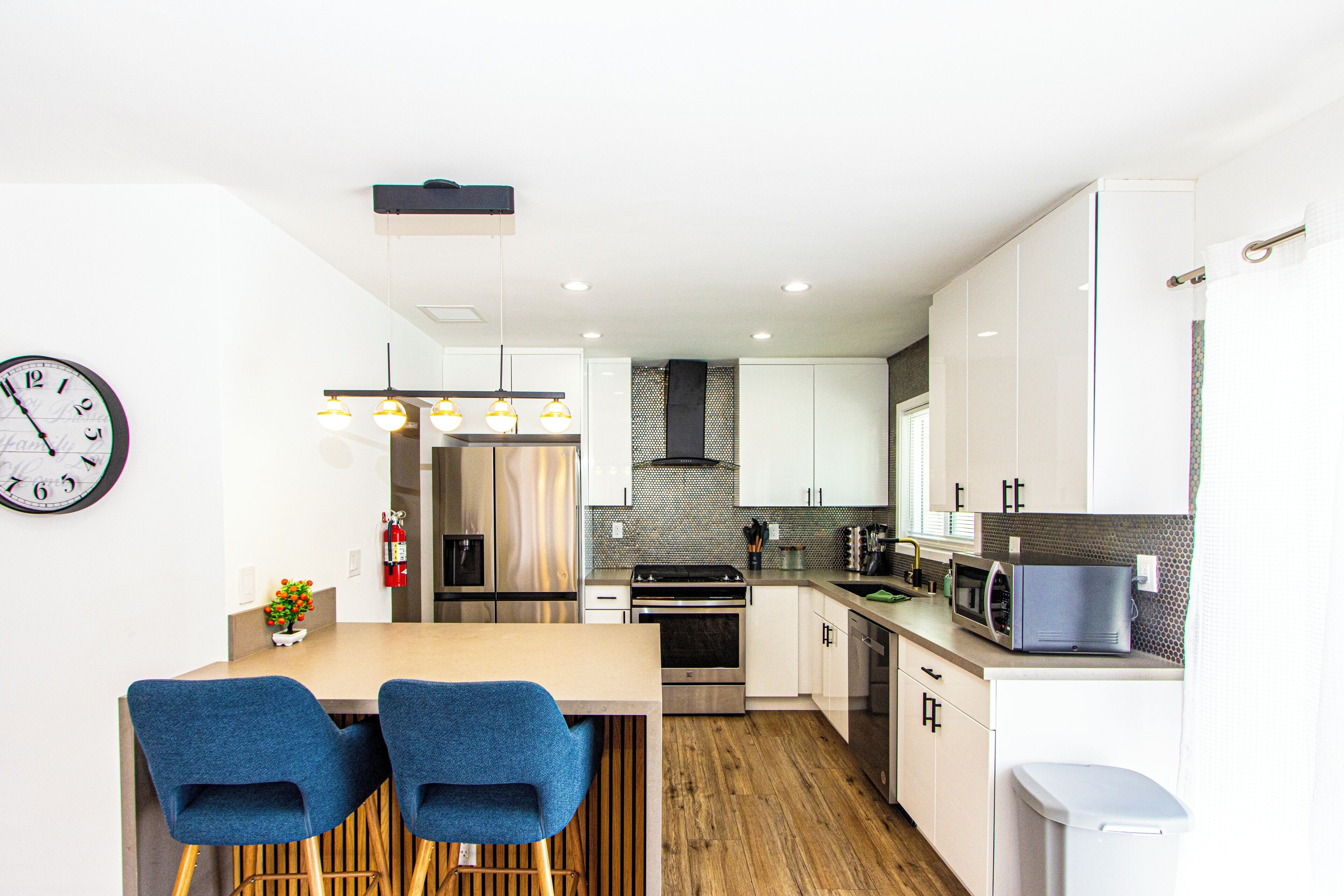 冰箱、微波炉、烤箱、炉灶