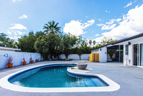 Outdoor pool, a heated pool