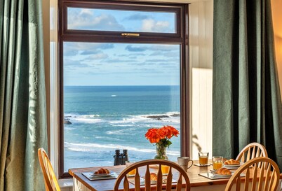 Cottage in Sennen With Stunning Sea Views