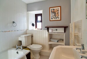 Cottage | Bathroom | Hair dryer - Cottage in Sennen With Stunning Sea Views (Penzance)