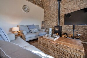 Cottage | Living area - Barn in Peak District Near Buxton (Buxton)
