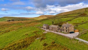 Cottage | Exterior - Barn in Peak District Near Buxton (Buxton)