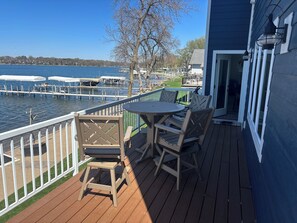 Outdoor dining - 6-bedroom house on East Okobojiwith AC, WiFi (Spirit Lake)