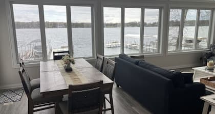 6-bedroom house in enchanting Spirit Lake with AC, WiFi