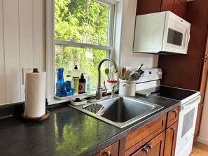 Microondas, horno, parrilla de estufa y lavavajillas