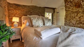 Cottage | 3 bedrooms, iron/ironing board