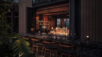 5 restaurants, breakfast, lunch, dinner served; Japanese cuisine