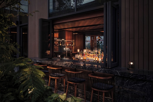 5 restaurants, breakfast, lunch, dinner served; Japanese cuisine