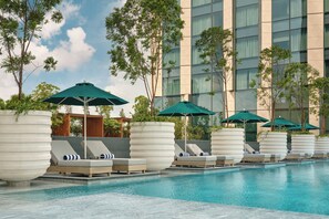 2 outdoor pools, open 7:00 AM to 8:00 PM, lifeguards on site