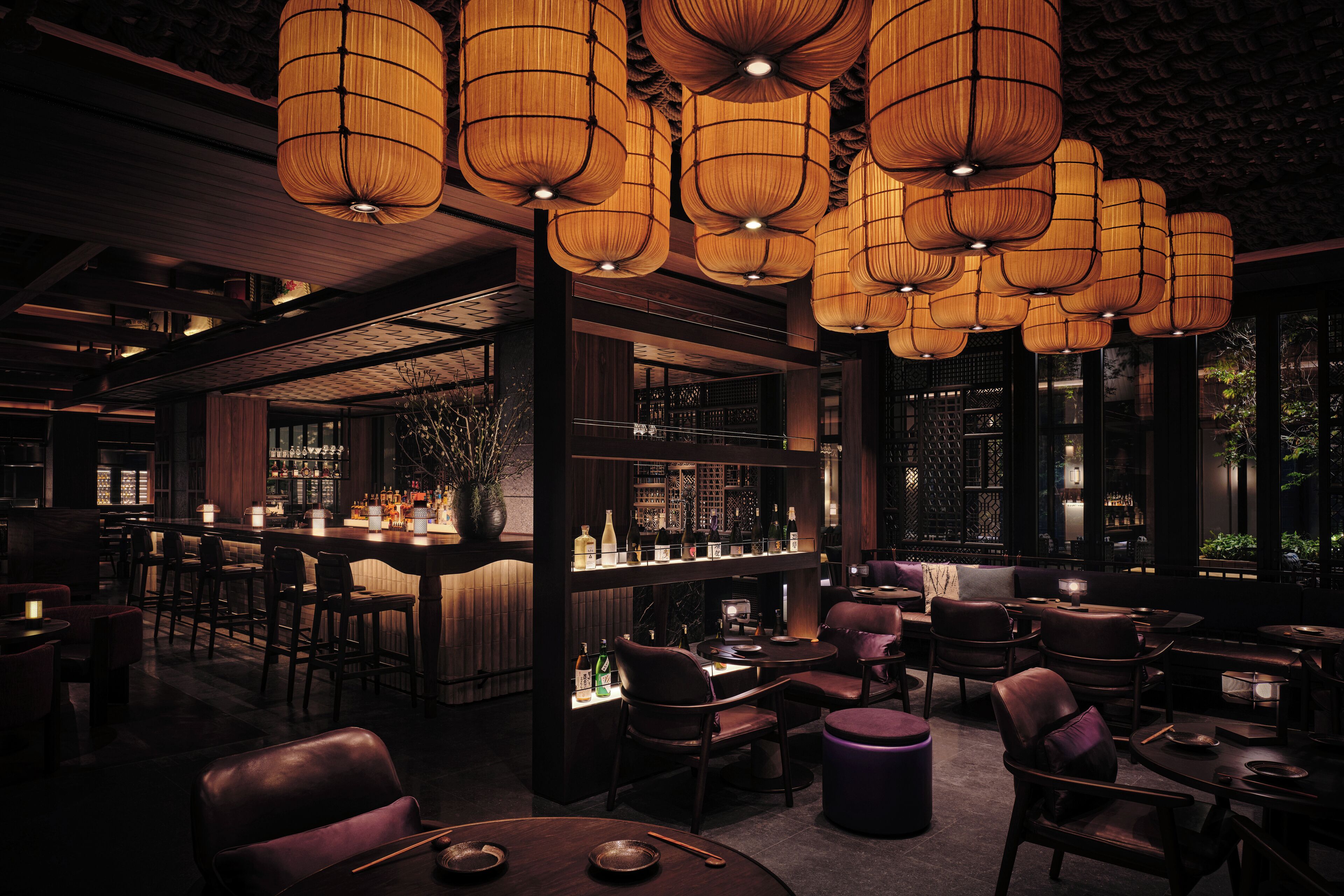 4 restaurants; breakfast, lunch, dinner and brunch served 
