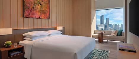 Edredons de pluma, frigobar, cofres nos quartos