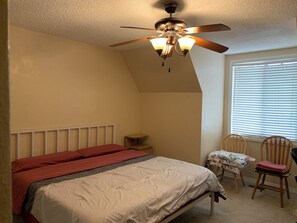 5 bedrooms, iron/ironing board, WiFi, bed sheets