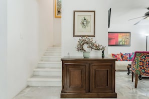 Interior - Alondra's downtown home +WIFI +close to bus (cancun)