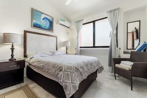 3 slaapkamers, een strijkplank/strijkijzer, wifi, beddengoed