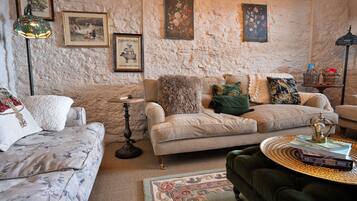 Cottage | Living area