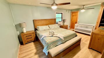 2 bedrooms, travel cot, WiFi, bed sheets