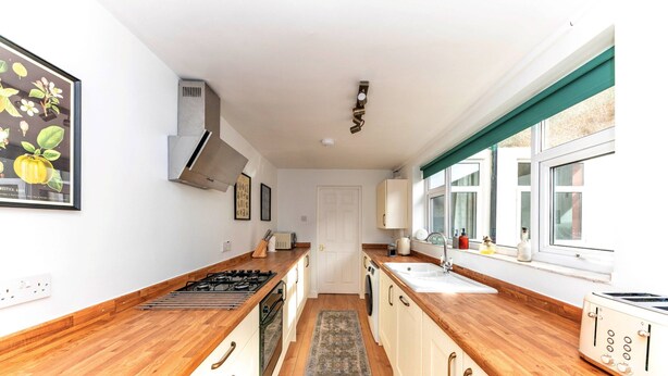 Apartment | Private kitchen - Cottage Near Cleethorpes Beach, No Deposit (Cleethorpes)