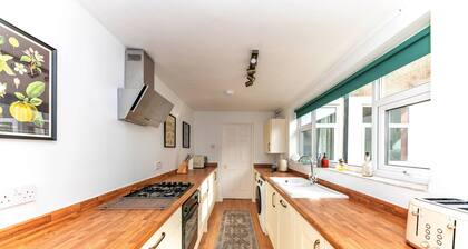 Cottage Near Cleethorpes Beach, No Deposit