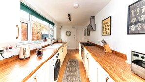 Apartment | Private kitchen - Cottage Near Cleethorpes Beach, No Deposit (Cleethorpes)