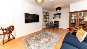 Apartment | Living room - Cottage Near Cleethorpes Beach, No Deposit (Cleethorpes)