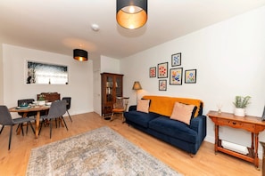 Apartment | Living room - Cottage Near Cleethorpes Beach, No Deposit (Cleethorpes)