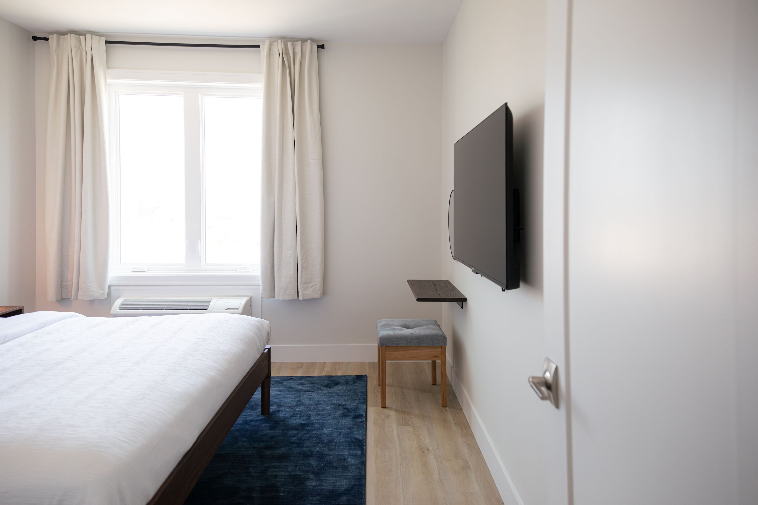 Two Bedroom Suite (Self Check-in with Virtual Front Desk | Téléviseur