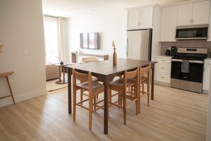 Apartamento, 2 habitaciones | Comedor
