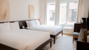 Double Queen Guest Room (Self Check-in with Virtual Front Desk) | 熨斗/熨衣板、免費無線上網、獨特裝潢、布置獨特
