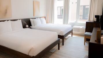 Rum - 2 queensize-sängar (Self Check-in with Virtual Front Desk) | 1 sovrum, individuell inredning, unika möbler och strykjärn/strykbräda