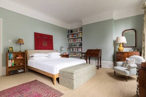 4 slaapkamers, een strijkplank/strijkijzer, gratis wifi, beddengoed