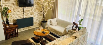 Maison des Vignes with cleaning, sheets and towels included