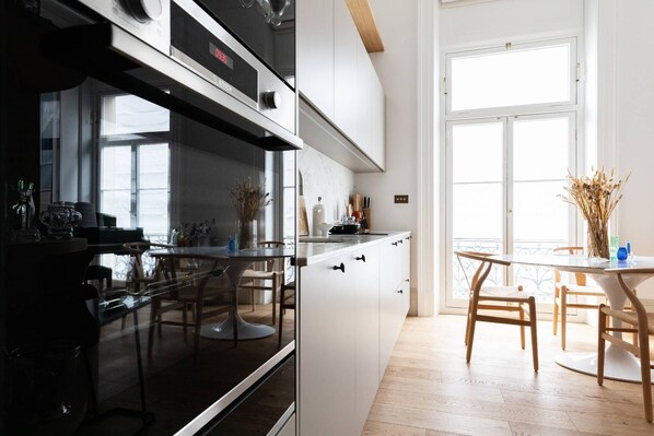 Mikrovågsugn, diskmaskin och kaffe- och tebryggare