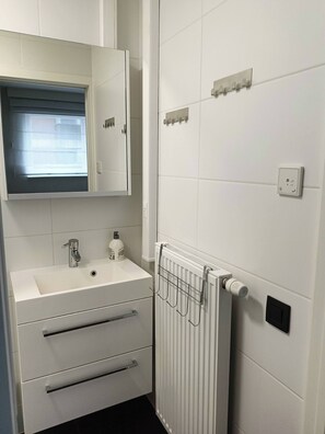 Apartamento, 1 quarto, sacada, vista para a cidade | Banheiro