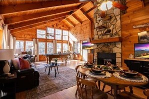 تلفزيون ذكي، مدفأة، كُتُب