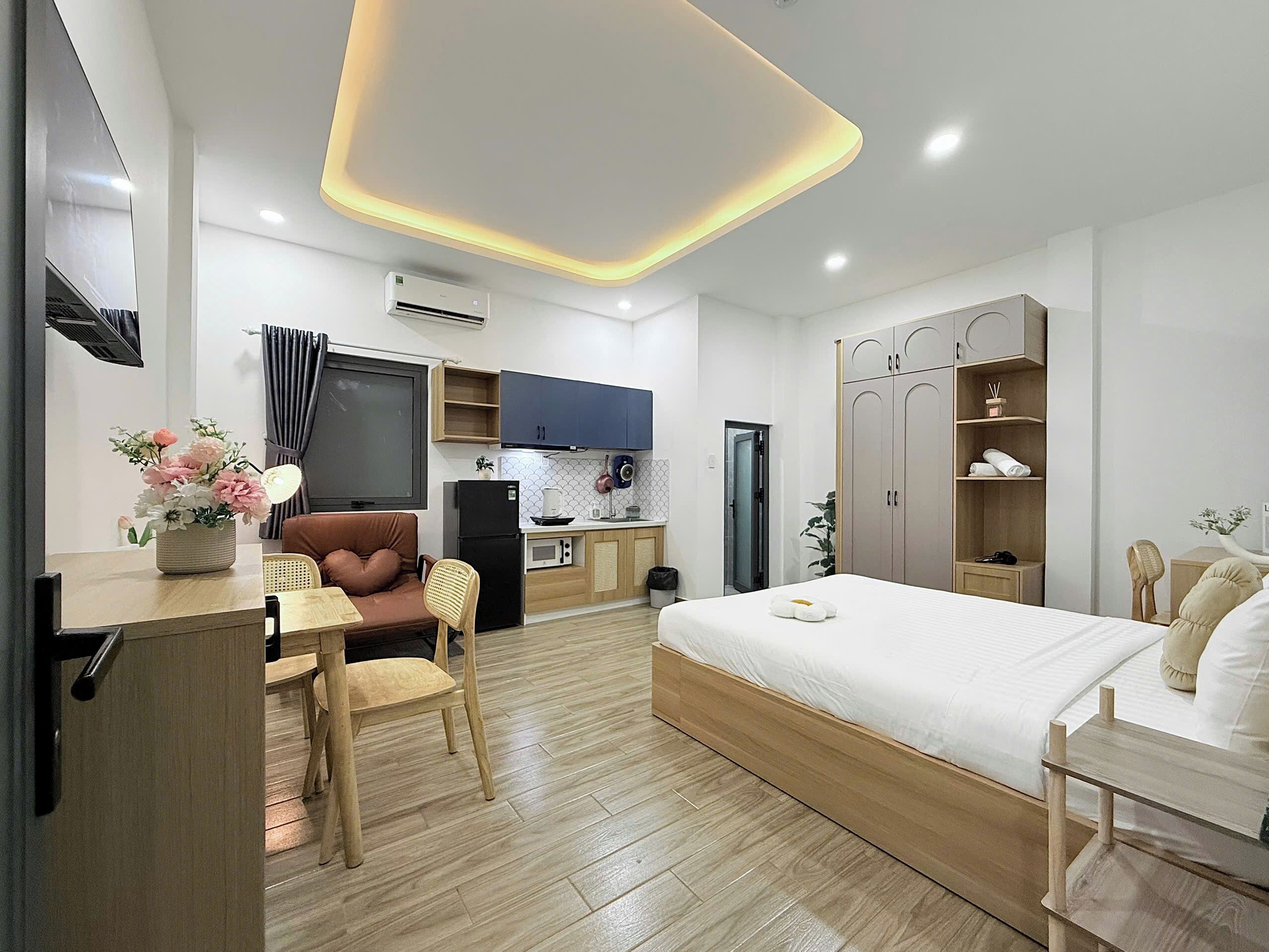 Superior Apartment | Desk, blackout curtains, soundproofing, iron/ironing board (on request)