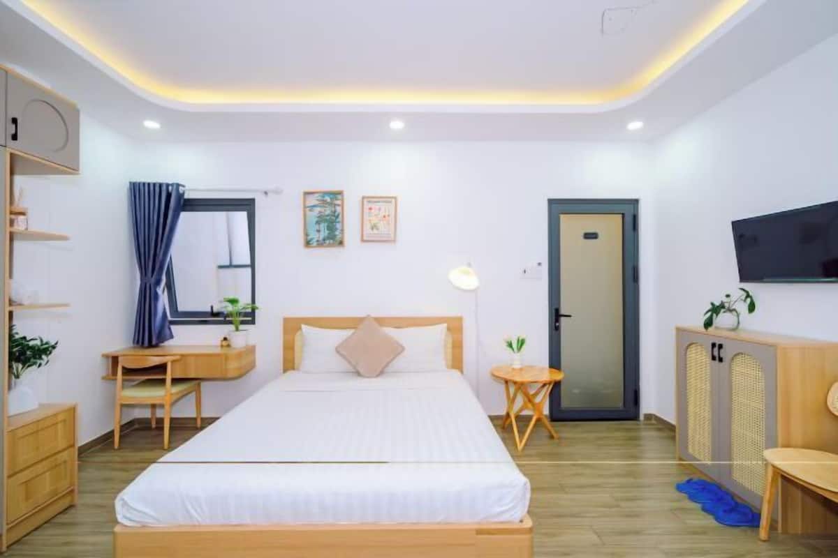 Muebles diferentes, escritorio, cortinas blackout y insonorización