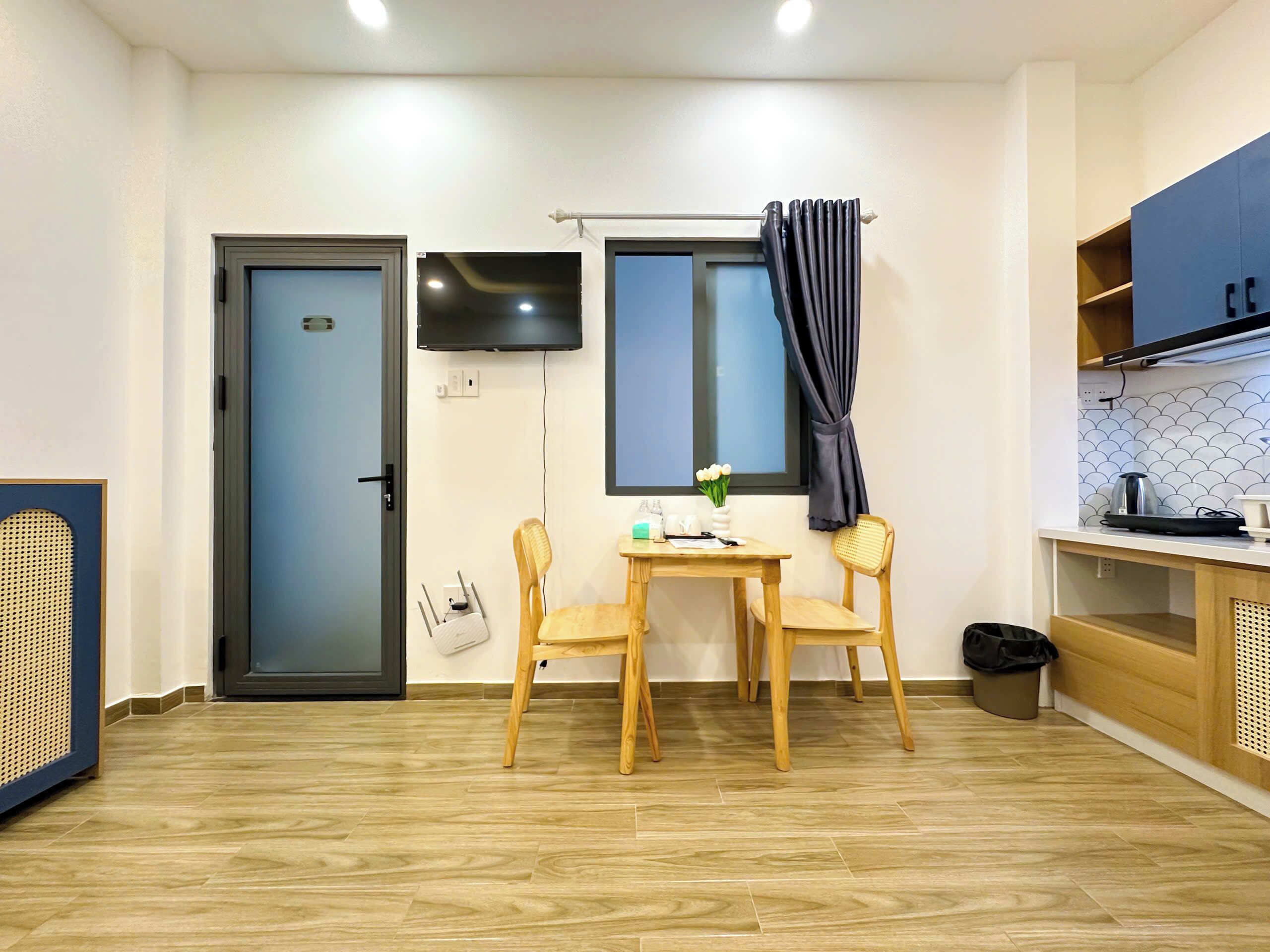 Deluxe Studio | Individually furnished, desk, laptop workspace, blackout curtains