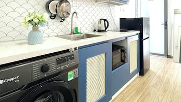 Deluxe Apartment | Private kitchen | Fridge, microwave, stovetop, dining tables