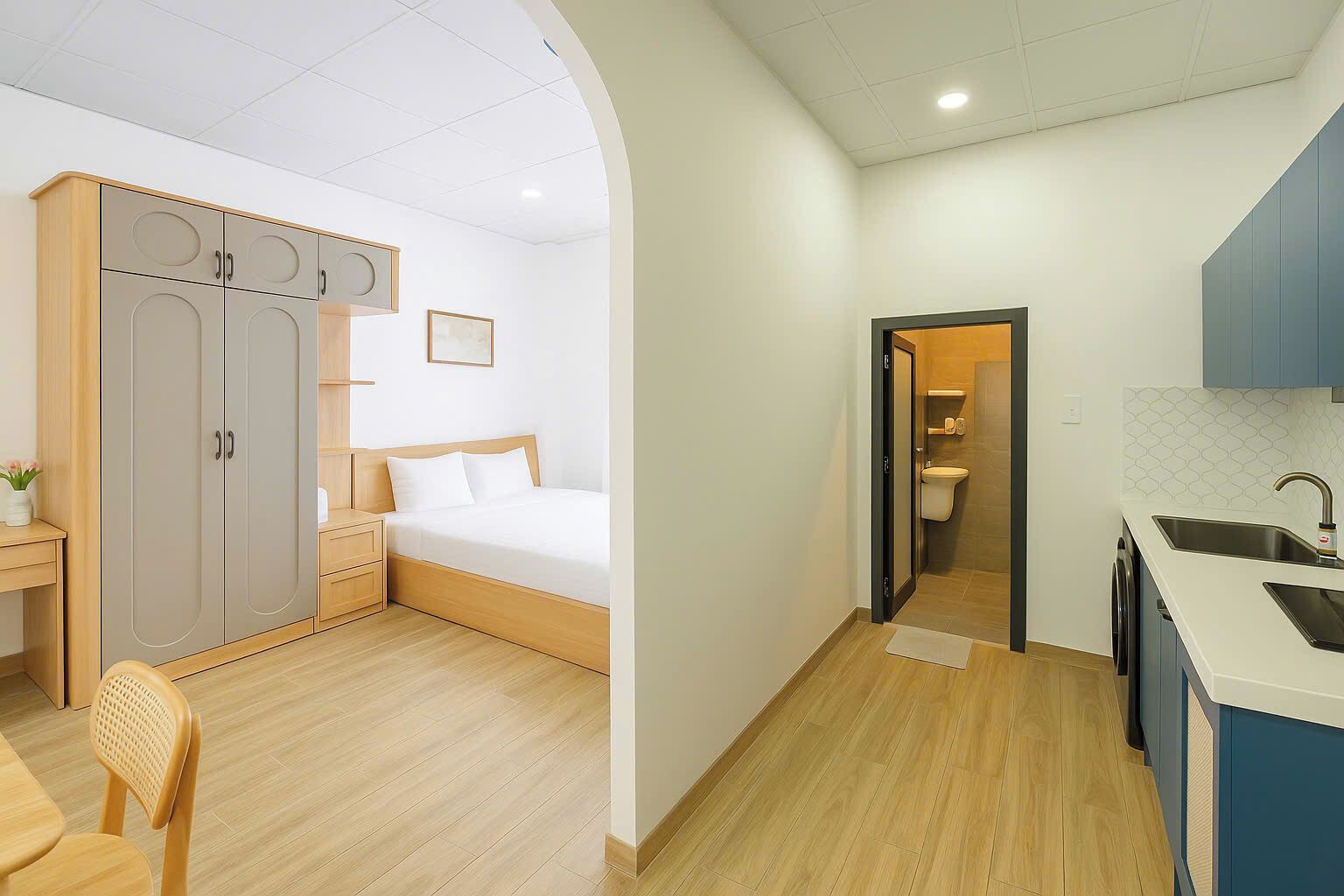 Deluxe Apartment | Individually furnished, desk, laptop workspace, blackout drapes