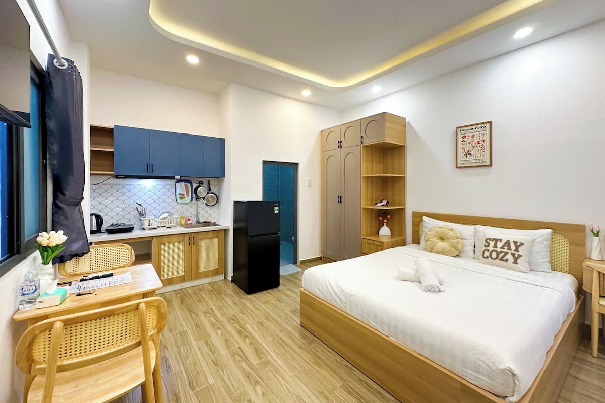 Deluxe Studio | 1 bedroom, individually furnished, desk, laptop workspace