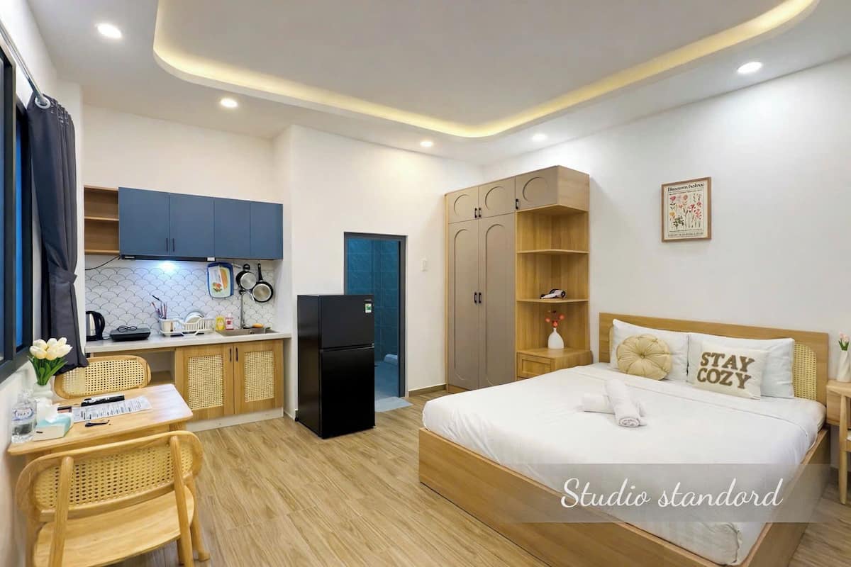 Studio Deluxe | Ameublement unique, bureau, espace de travail pour ordinateurs portables