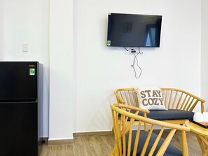 Deluxe Apartment | 1 bedroom, individually furnished, desk, laptop workspace